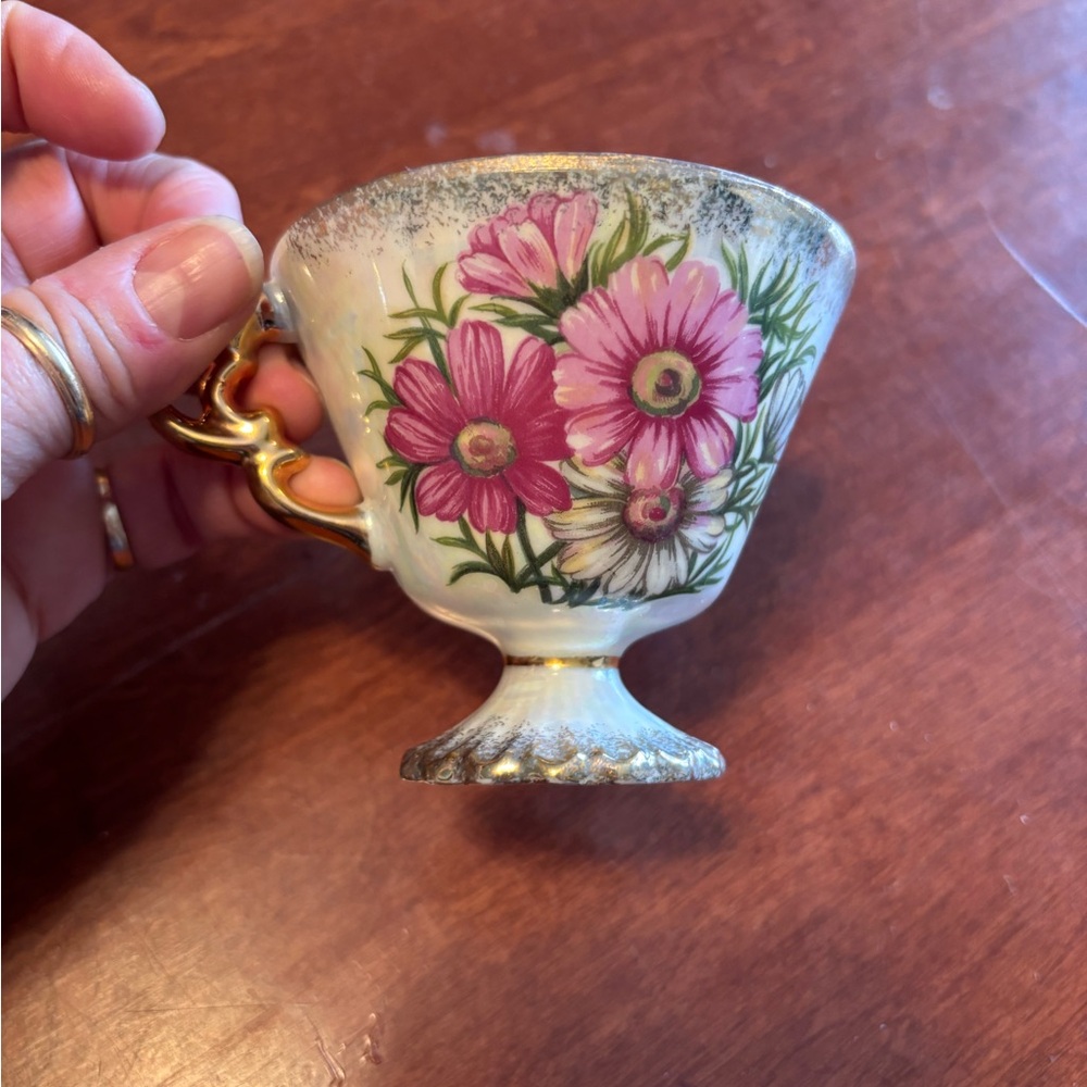 Vintage Floral Lusterware Teacup with Gold Handle - Picture 4 of 9